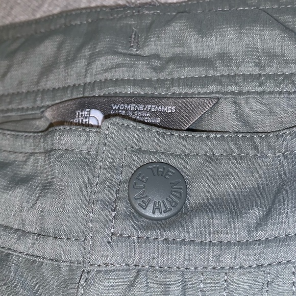 North Face Women’s Shorts Size 6 Nice! - Picture 6 of 8